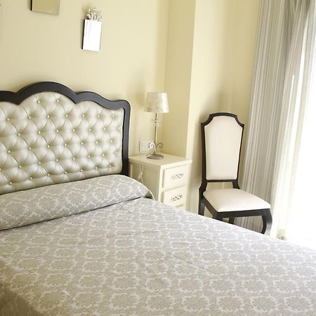 Hotel Hostal Flor De Lis- Lojo Conil De La Frontera Zewnętrze zdjęcie