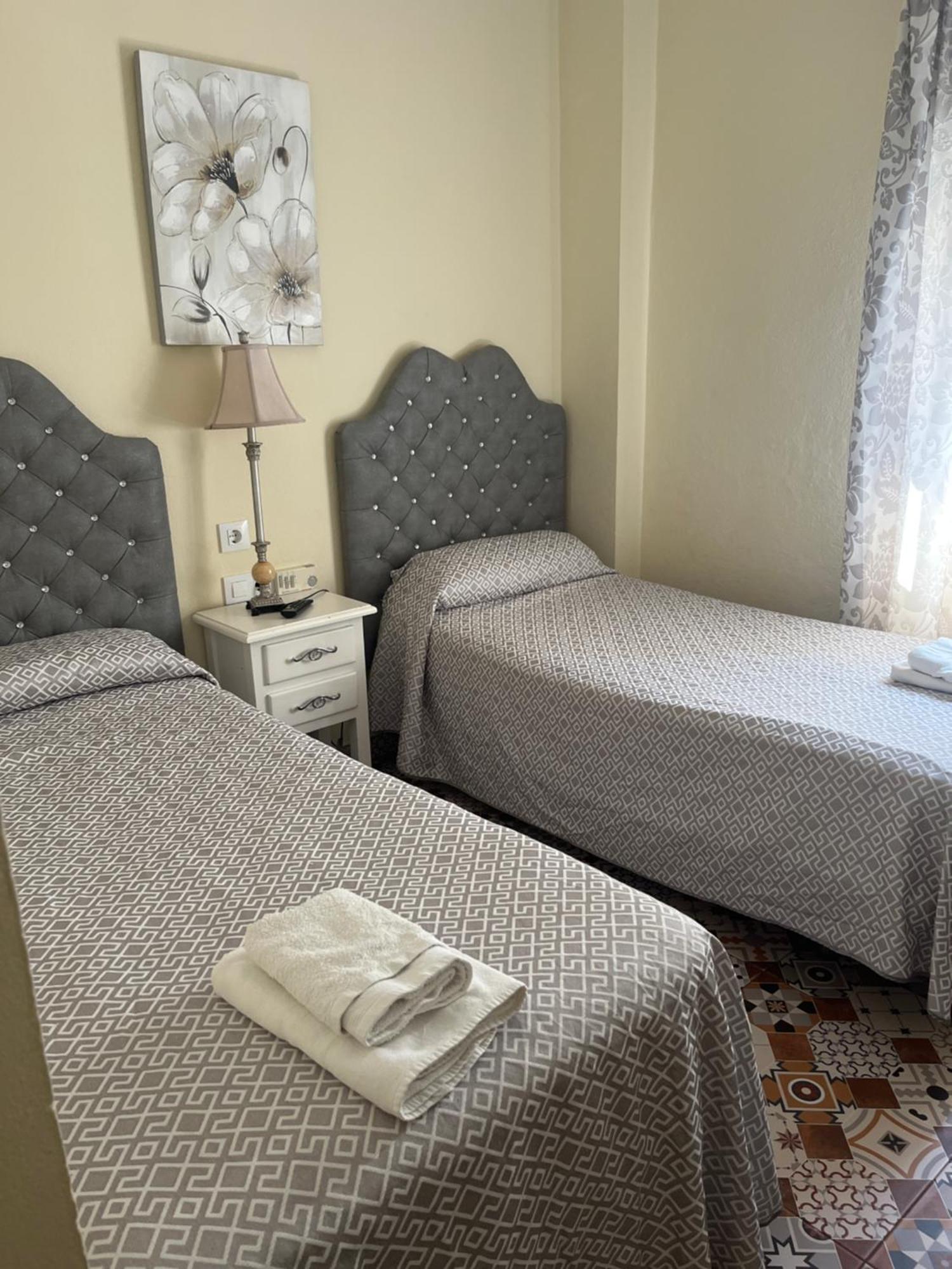 Hotel Hostal Flor De Lis- Lojo Conil De La Frontera Zewnętrze zdjęcie