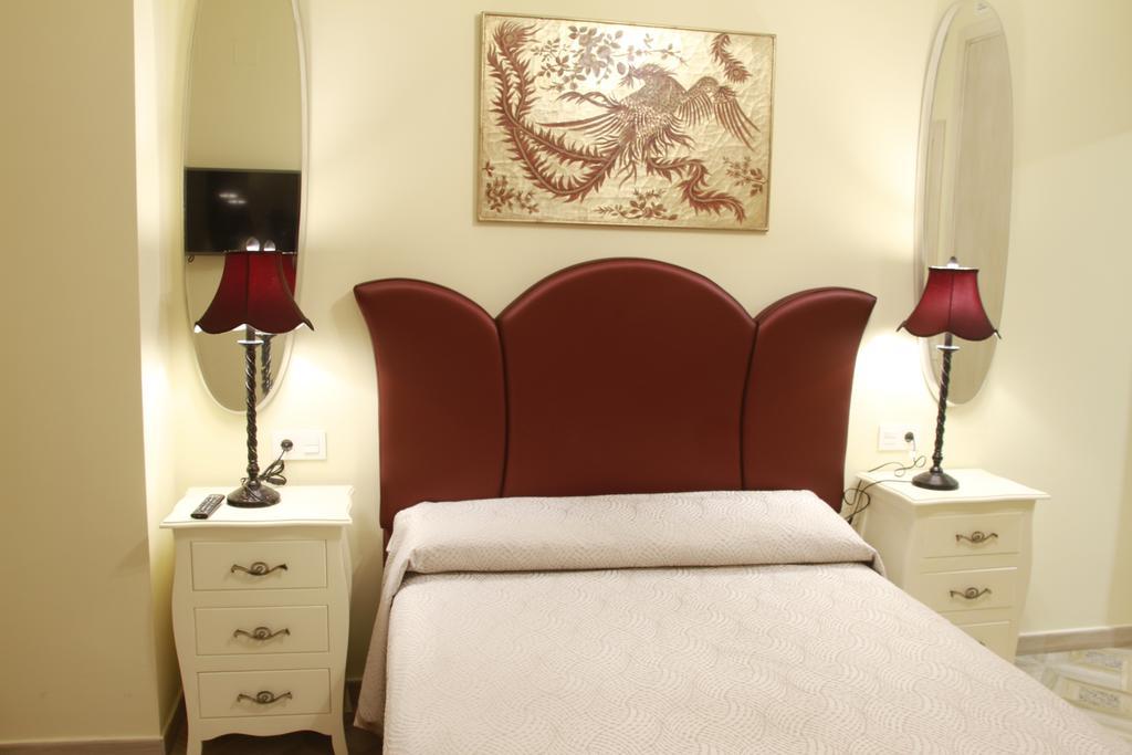Hotel Hostal Flor De Lis- Lojo Conil De La Frontera Zewnętrze zdjęcie