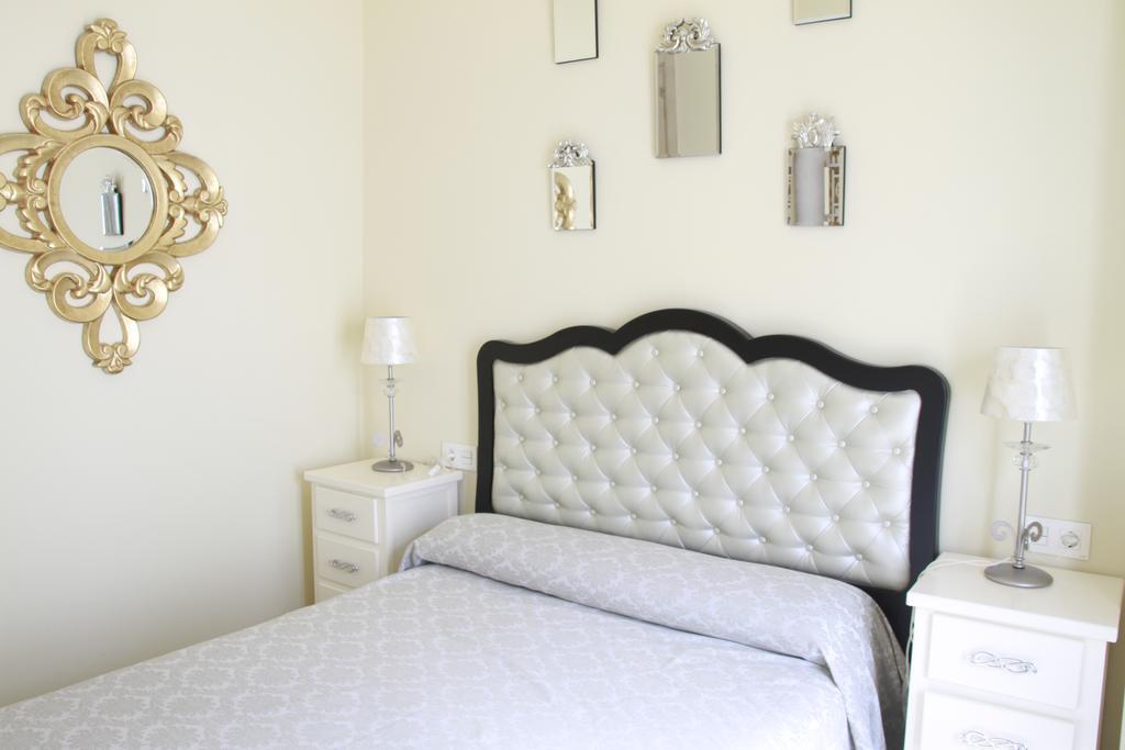 Hotel Hostal Flor De Lis- Lojo Conil De La Frontera Zewnętrze zdjęcie