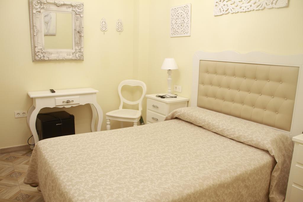Hotel Hostal Flor De Lis- Lojo Conil De La Frontera Zewnętrze zdjęcie