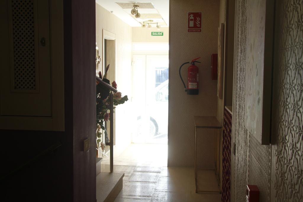 Hotel Hostal Flor De Lis- Lojo Conil De La Frontera Zewnętrze zdjęcie