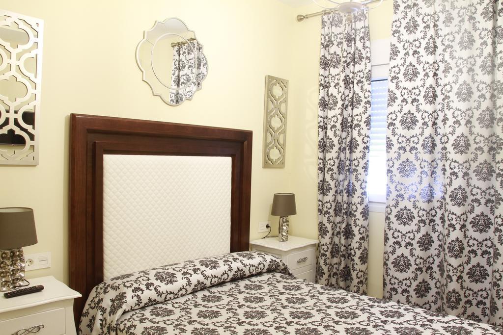 Hotel Hostal Flor De Lis- Lojo Conil De La Frontera Zewnętrze zdjęcie