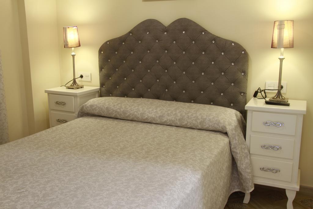 Hotel Hostal Flor De Lis- Lojo Conil De La Frontera Zewnętrze zdjęcie