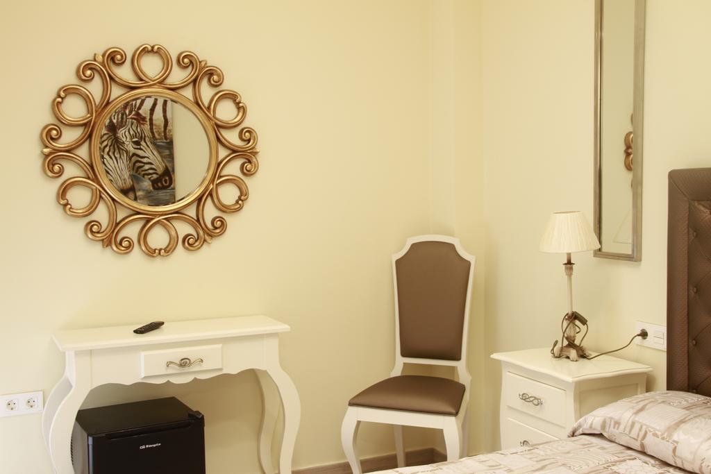 Hotel Hostal Flor De Lis- Lojo Conil De La Frontera Zewnętrze zdjęcie